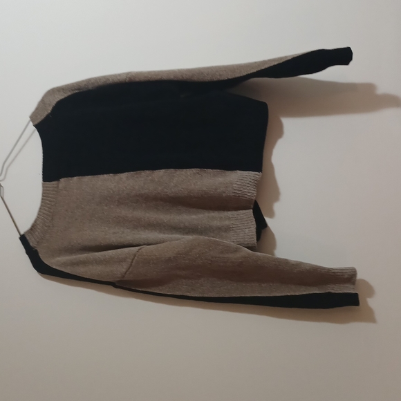 Cropped two-shade Sweater - Picture 2 of 4